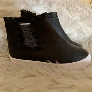 Only Worn Once - High Top Black Sneakers